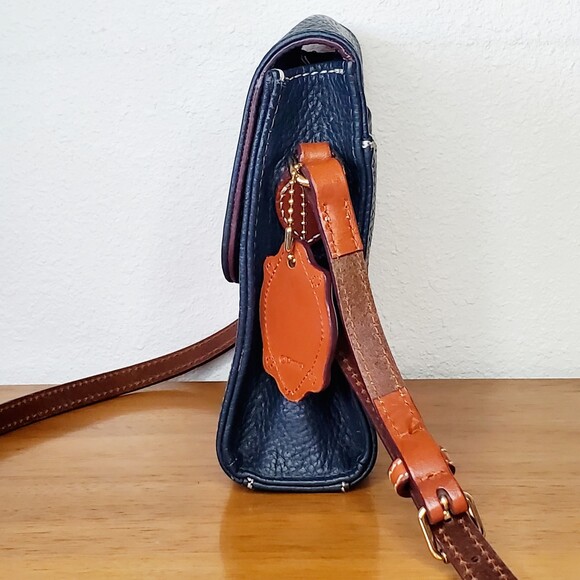 Dooney & Bourke Disneyland Club 33 Navy Crosssbody 2014 Leather Hang Tag Rare - Picture 3 of 15